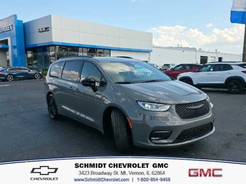 Used 2025 Chrysler Pacifica Limited Minivan