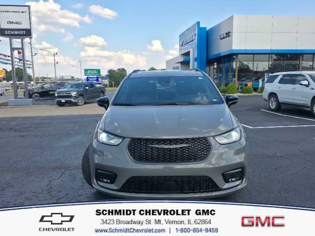 Used 2025 Chrysler Pacifica Limited Minivan