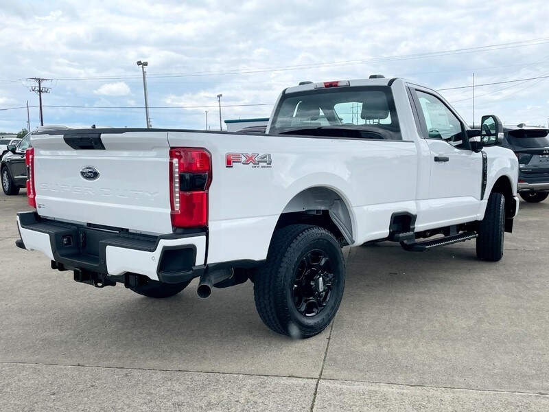 2025 Ford F-350 photo 4