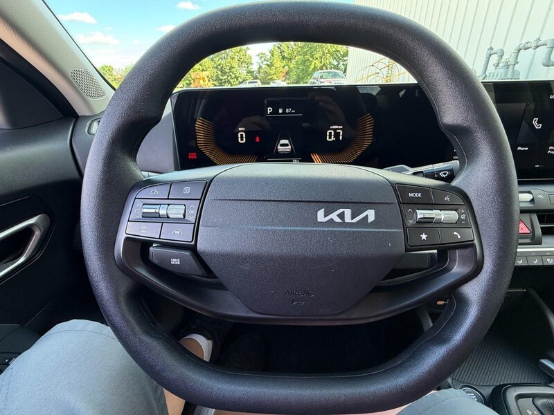 2025 Kia K4 LXS - Photo 23