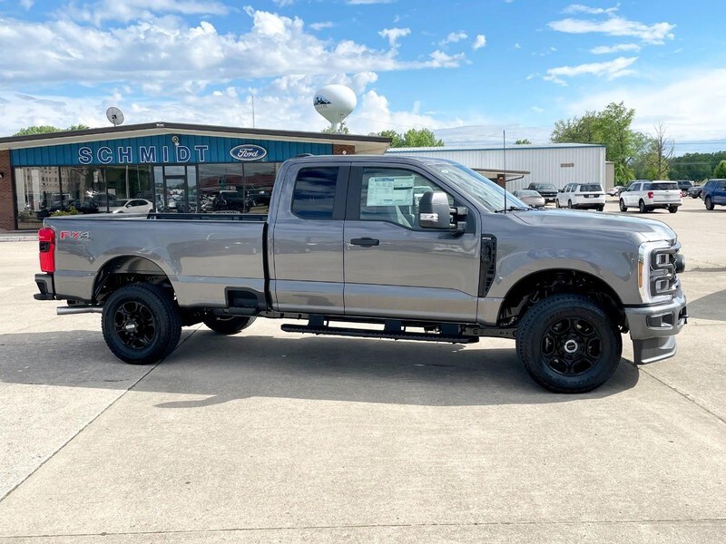 2025 Ford F-350 photo 3