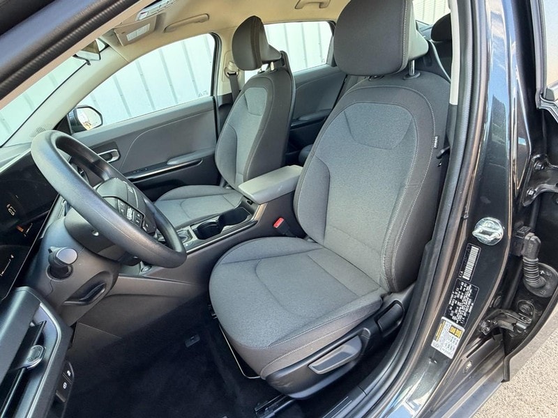 2025 Kia K4 LXS - Photo 18