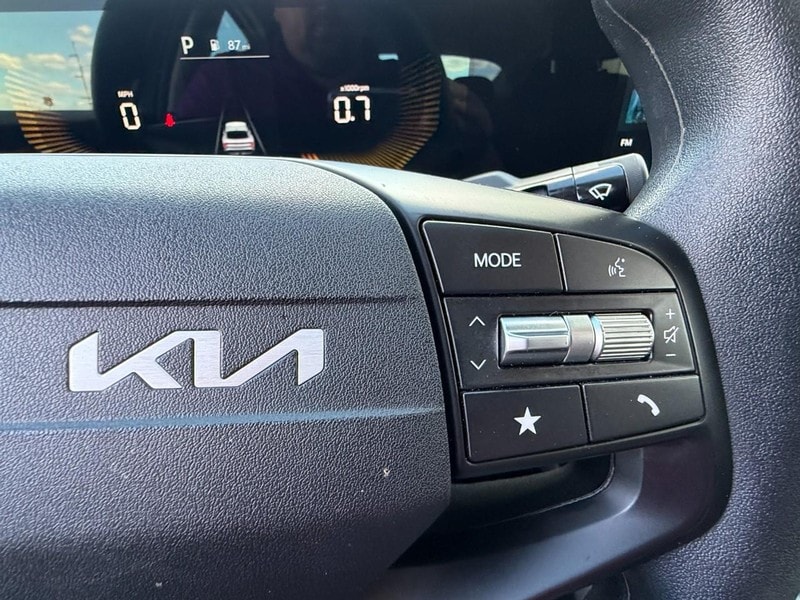 2025 Kia K4 LXS - Photo 25