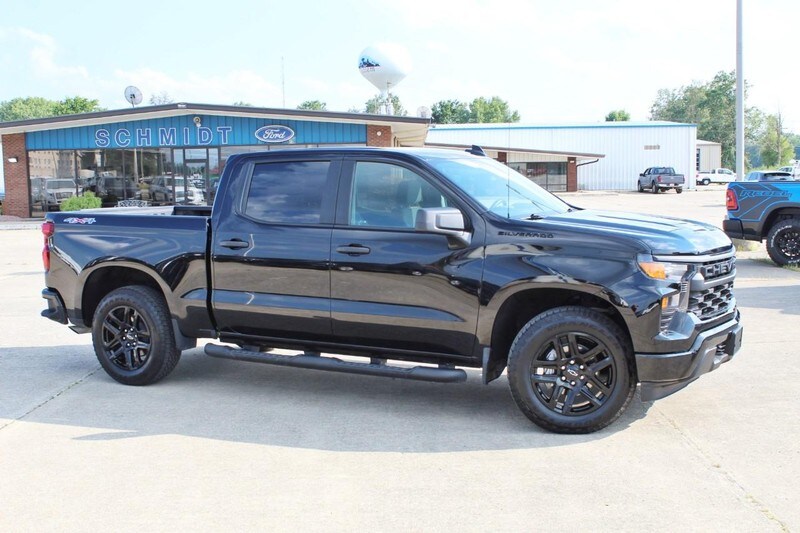 2024 Chevrolet Silverado 1500 Custom photo 3