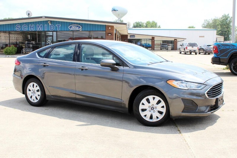 2020 Ford Fusion S photo 3