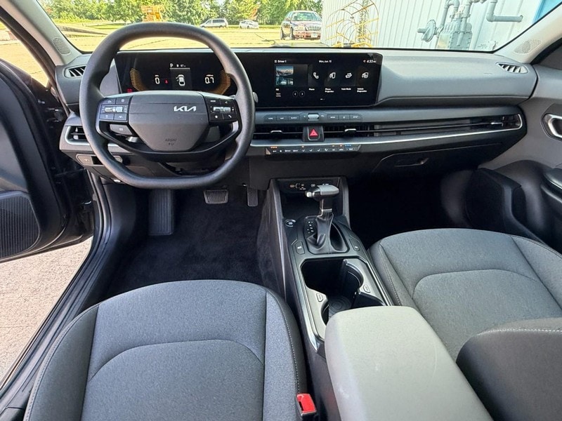 2025 Kia K4 LXS - Photo 16