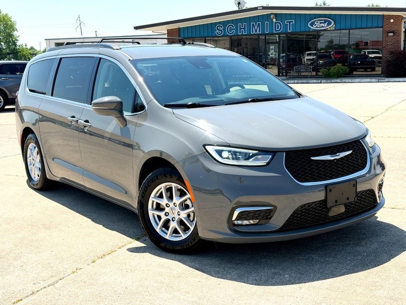 Used 2022 Chrysler Pacifica Touring L with VIN 2C4RC1BG2NR113993 for sale in Salem, IL
