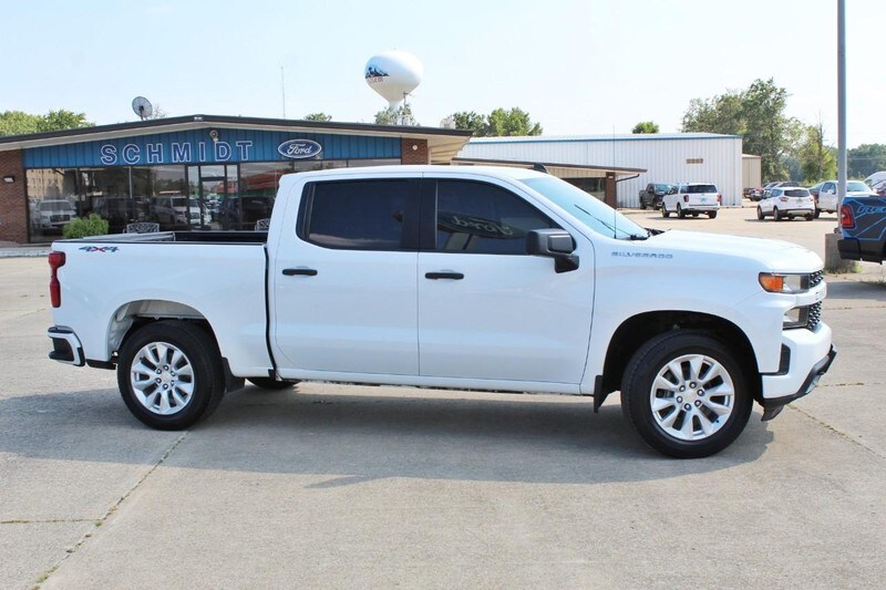 2020 Chevrolet Silverado 1500 Custom photo 2