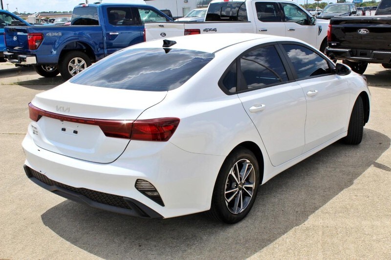 2022 Kia Forte LXS photo 4