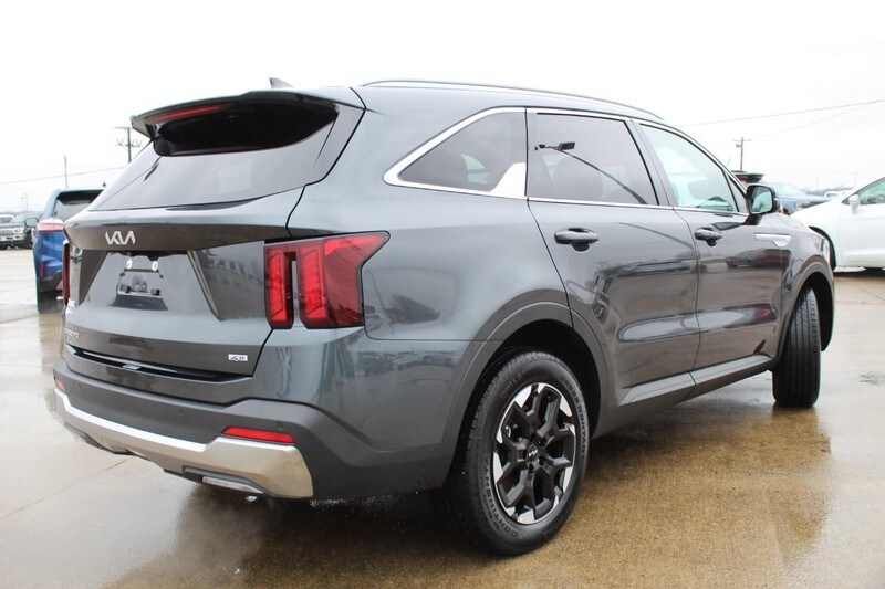 2024 Kia Sorento S photo 4