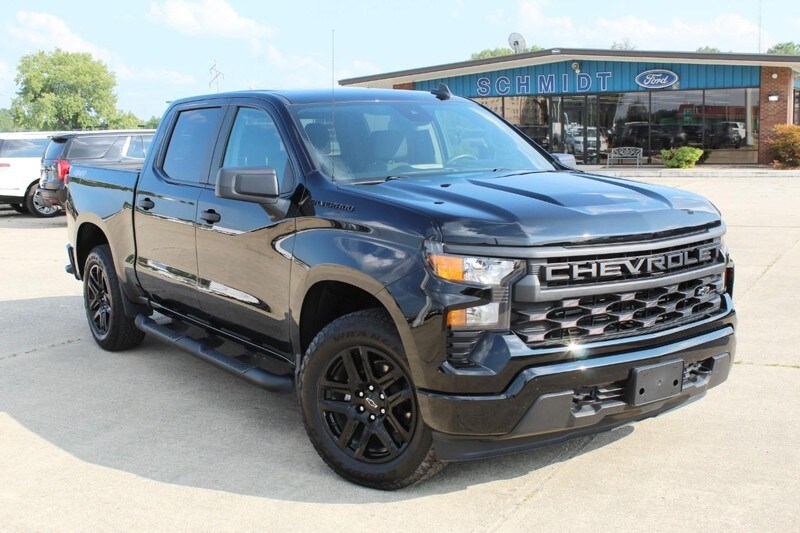2024 Chevrolet Silverado 1500 Custom photo 2