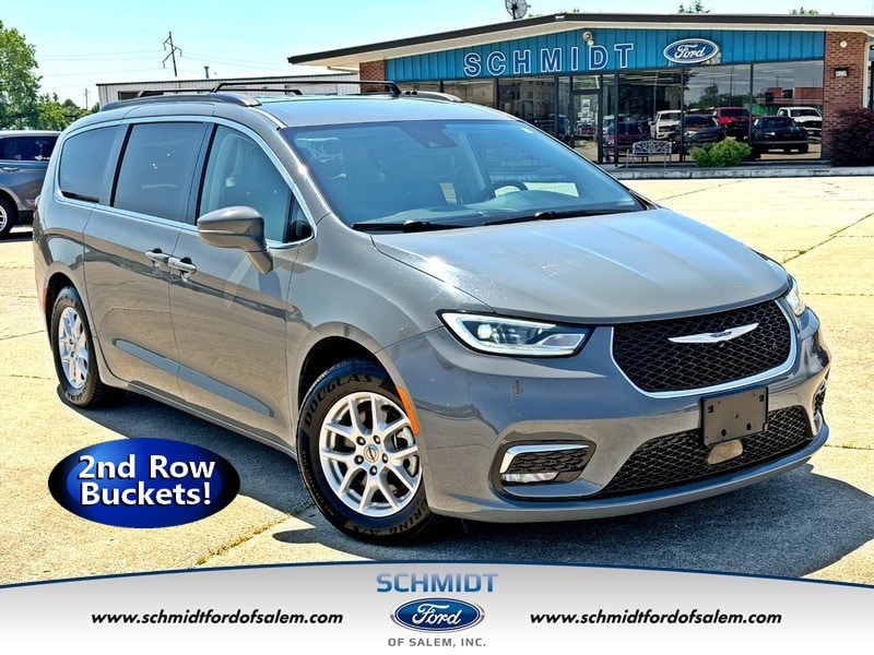 2022 Chrysler Pacifica Touring L's photo