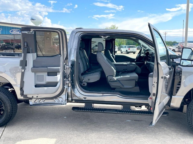 2025 Ford F-350 photo 4