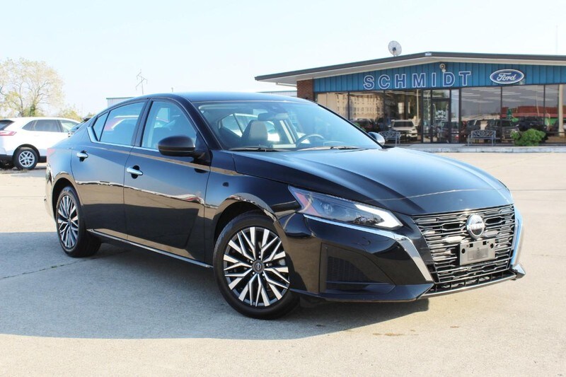 2024 Nissan Altima 2.5 SV photo 2