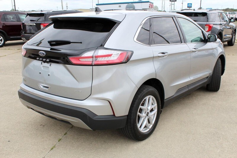 2024 Ford Edge SEL photo 4