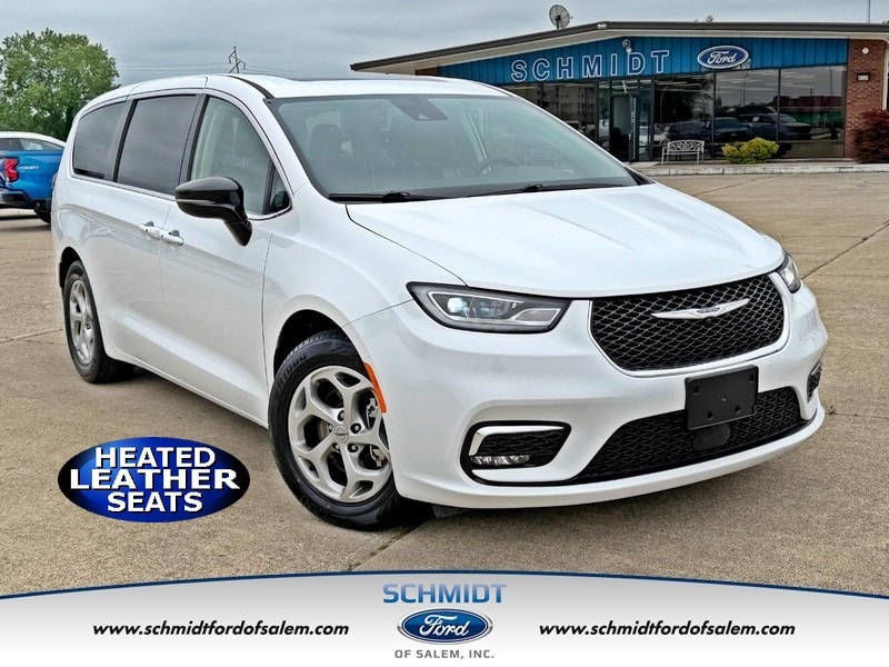 2024 Chrysler Pacifica Limited's photo