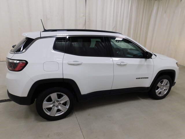 2022 Jeep Compass Latitude photo 2