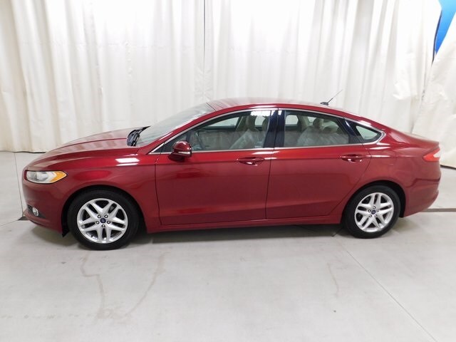 2014 Ford Fusion SE photo 2