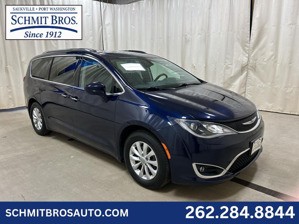 2018 Chrysler Pacifica Touring L's photo