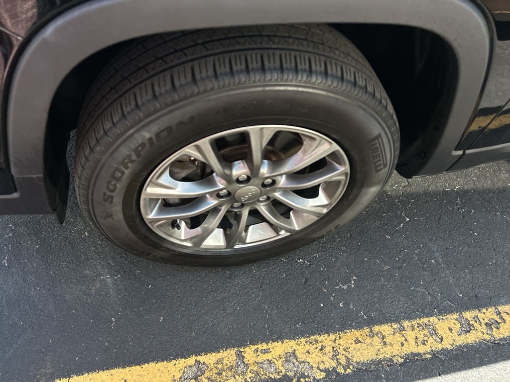 Used 2019 Jeep Cherokee Latitude Plus Sport Utility