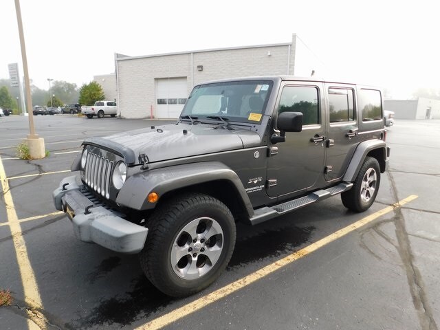 2016 Jeep Wrangler Unlimited Sahara photo 3