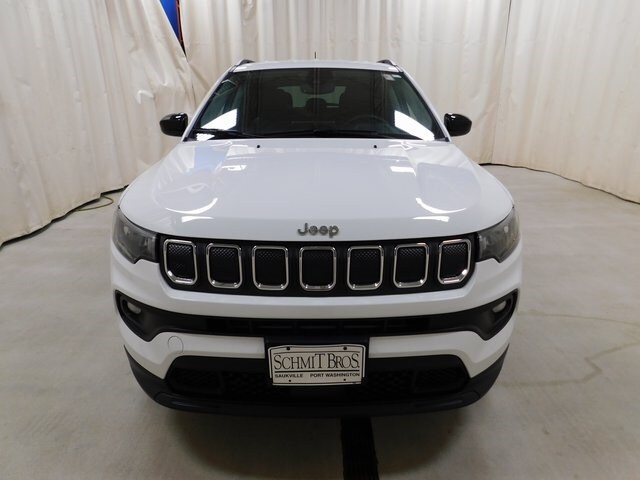 2022 Jeep Compass Latitude photo 3