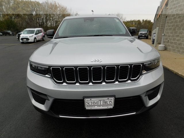 Used 2022 Jeep Grand Cherokee Laredo with VIN 1C4RJHAG2N8637317 for sale in Saukville, WI