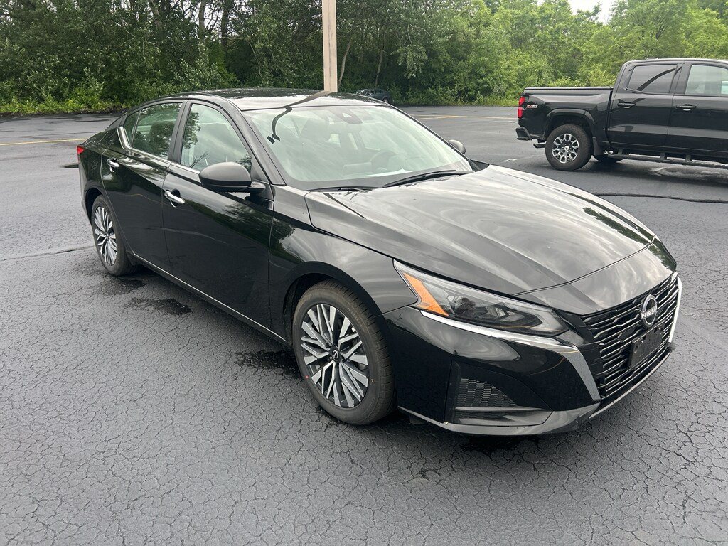 Used 2025 Nissan Altima SV Sedan