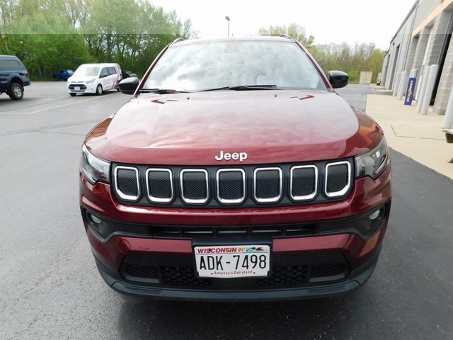 Used 2022 Jeep Compass Latitude with VIN 3C4NJDBB6NT206958 for sale in Saukville, WI