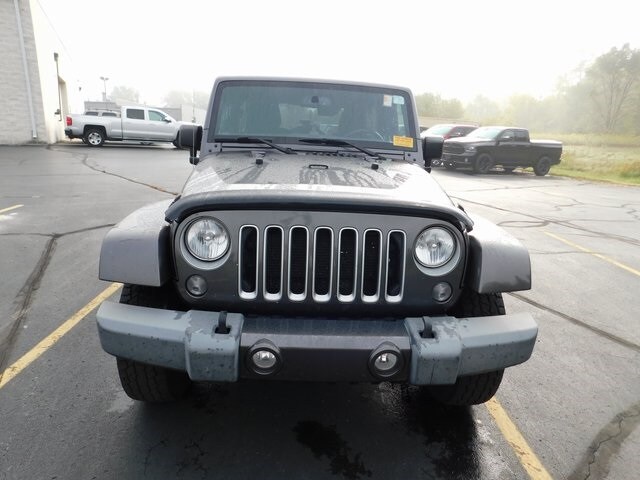 2016 Jeep Wrangler Unlimited Sahara photo 2