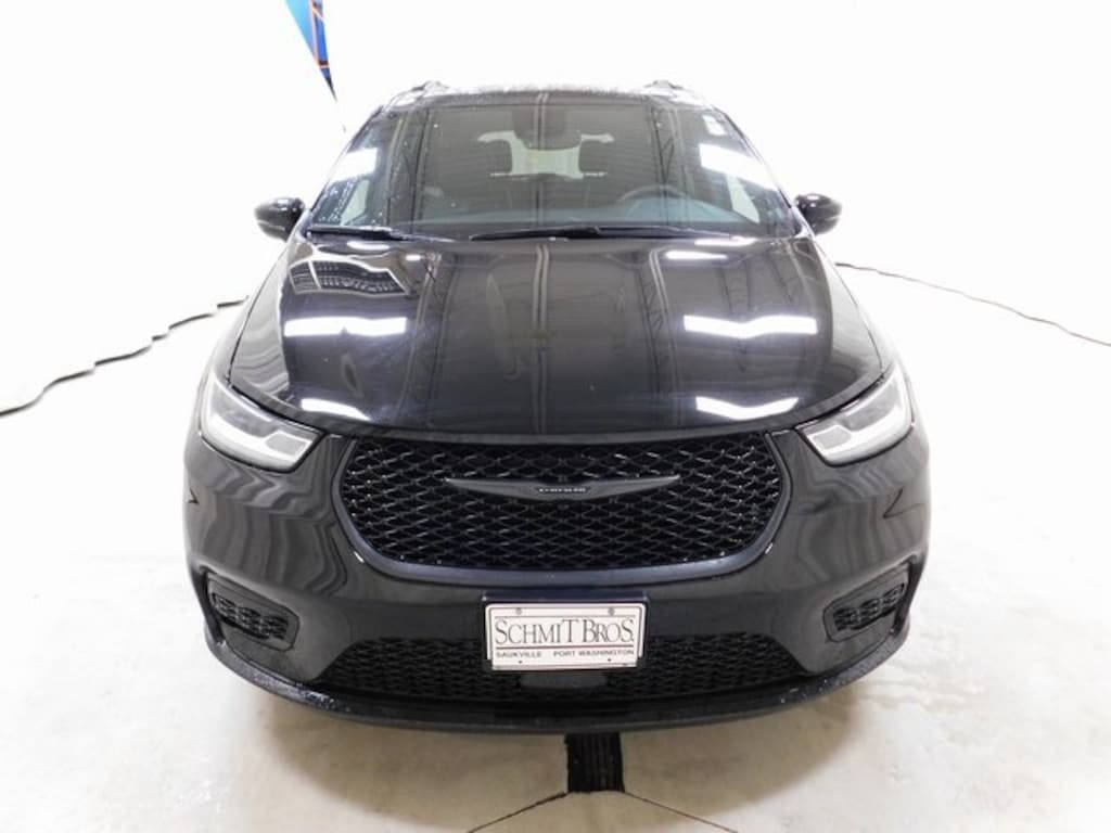 Used 2025 Chrysler Pacifica Limited Minivan/Van