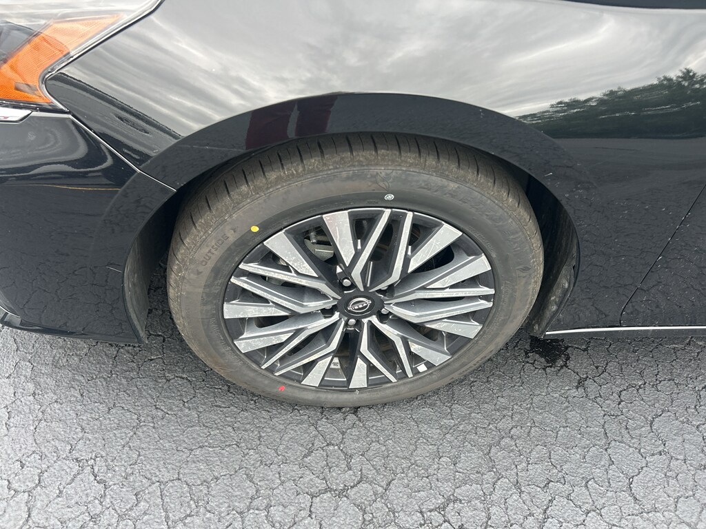 Used 2025 Nissan Altima SV Sedan