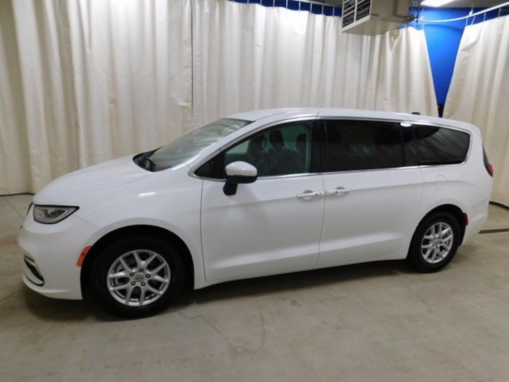 Used 2023 Chrysler Pacifica Touring L Minivan/Van