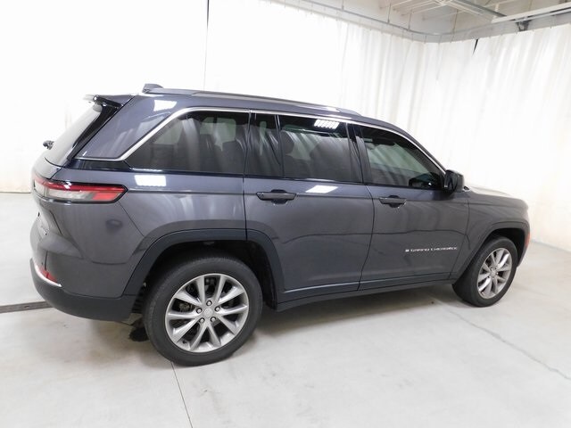 2022 Jeep Grand Cherokee Laredo photo 2