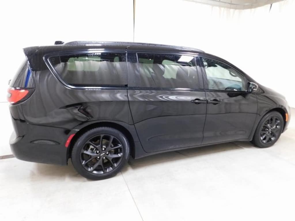 Used 2025 Chrysler Pacifica Limited Minivan/Van