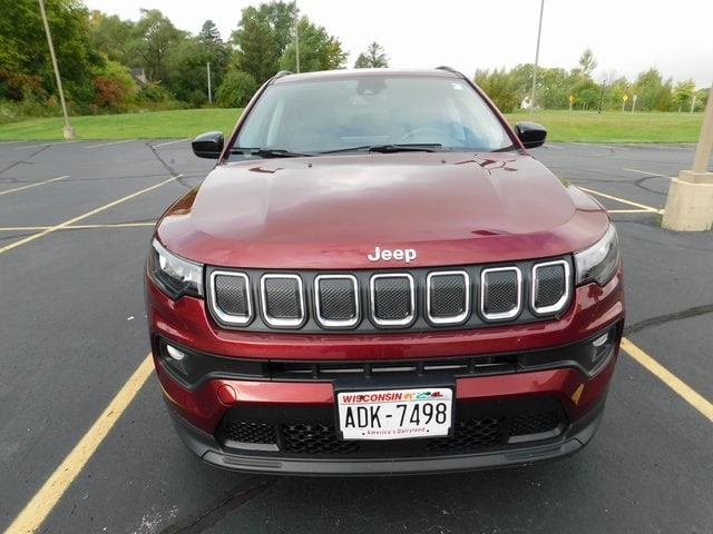 Used 2022 Jeep Compass Latitude with VIN 3C4NJDBB6NT206958 for sale in Saukville, WI