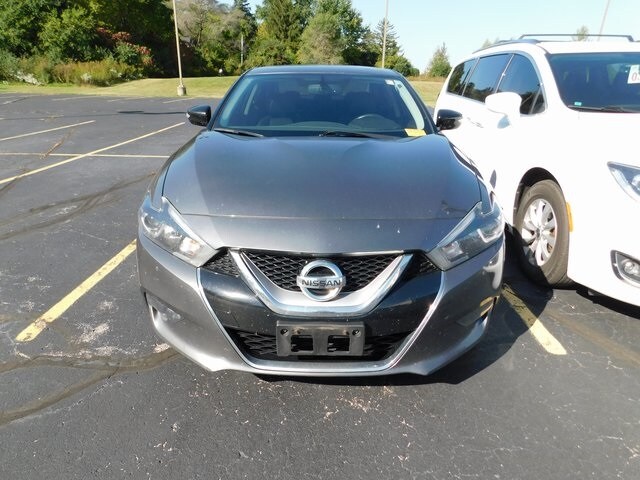 2017 Nissan Maxima SV photo 2