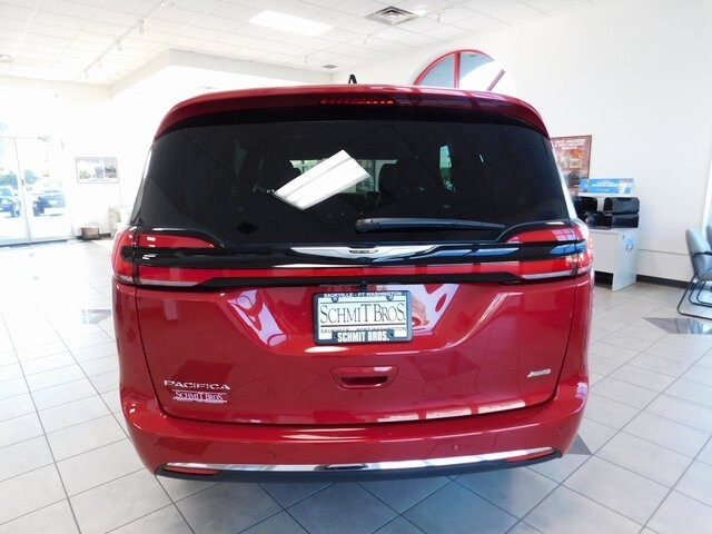 2026 Chrysler Pacifica photo 4