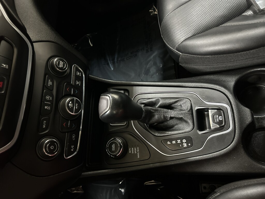 2022 Jeep Cherokee Latitude Lux - Photo 18