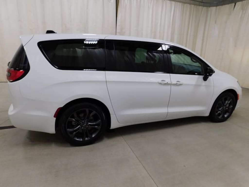 New 2026 Chrysler Pacifica SELECT Passenger Van