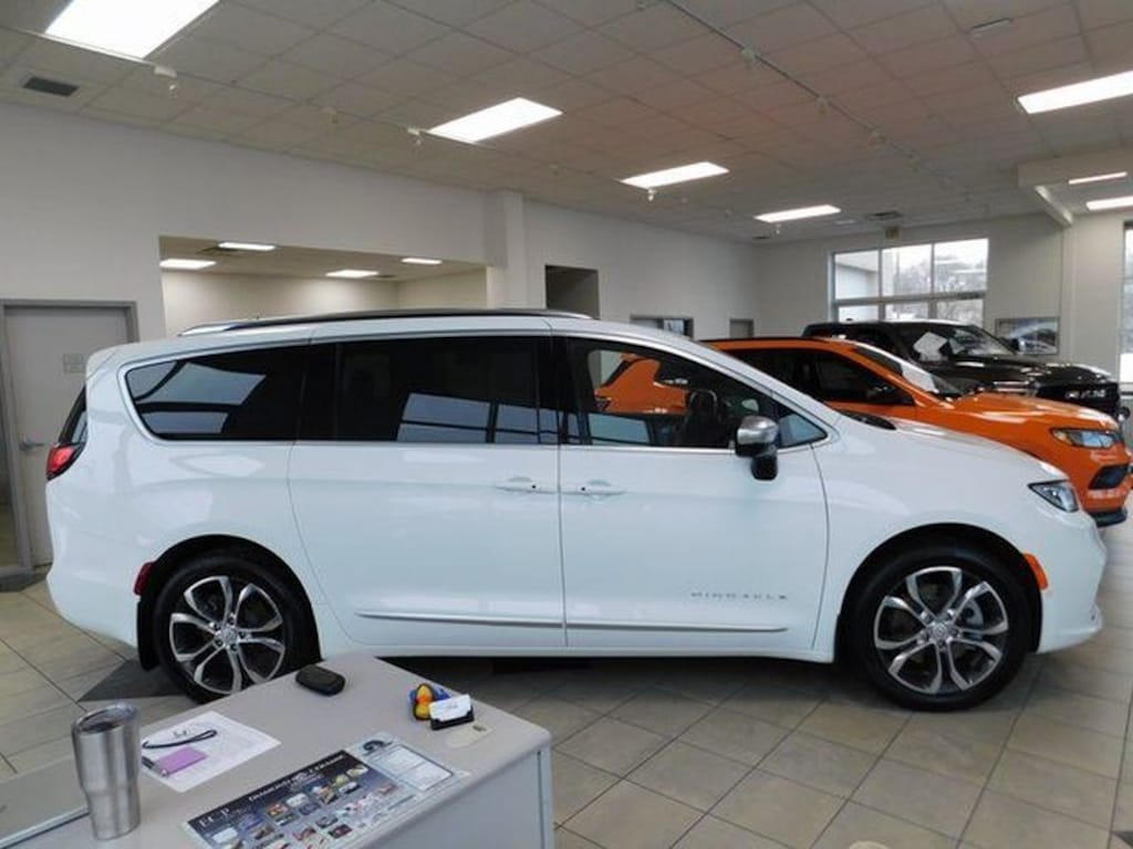 New 2026 Chrysler Pacifica Pinnacle Passenger Van