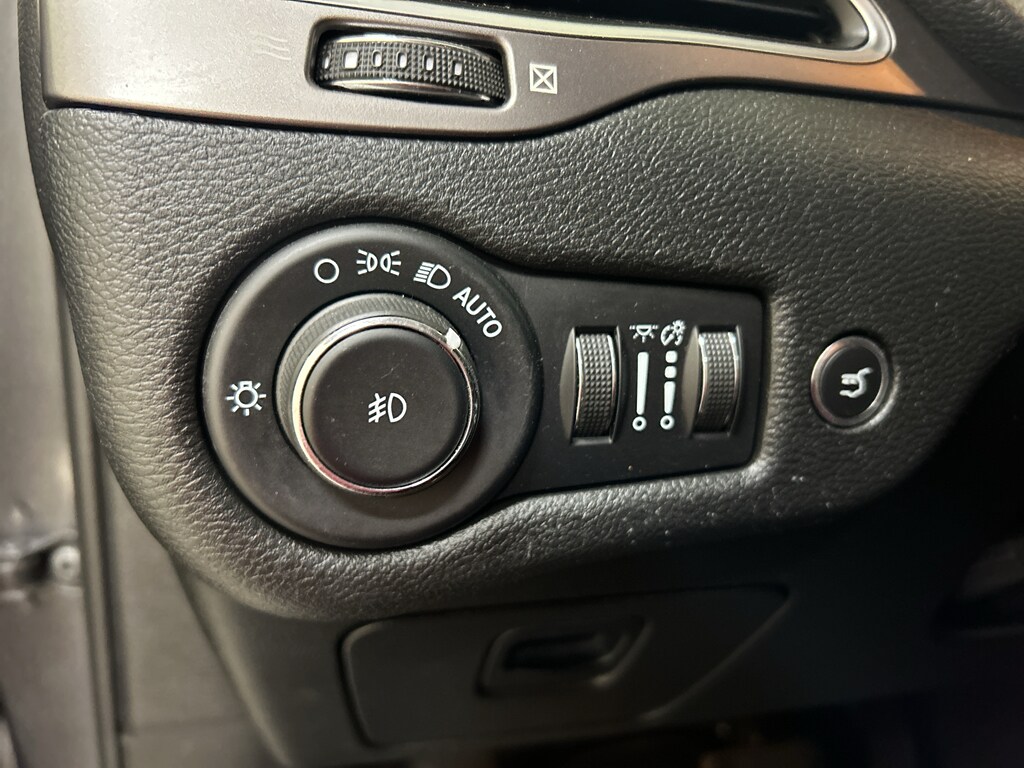 2022 Jeep Cherokee Latitude Lux - Photo 14