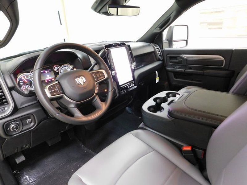 2026 RAM 3500 Tradesman - Photo 8