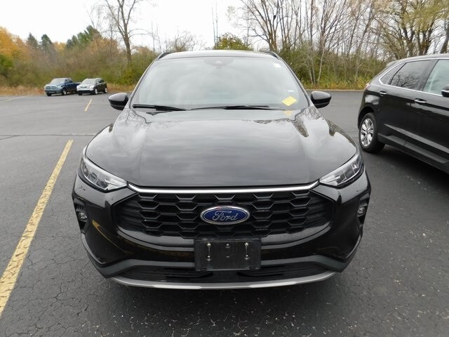 2025 Ford Escape ST-Line Select photo 2