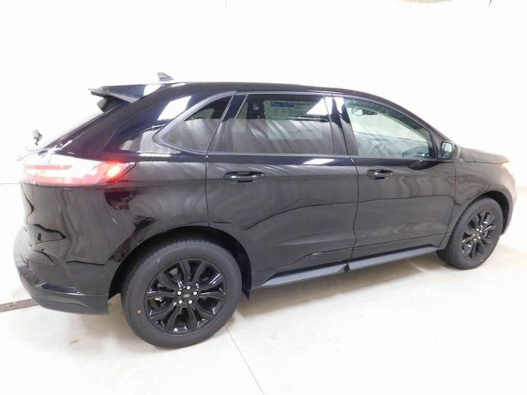 Used 2024 Ford Edge SE SUV