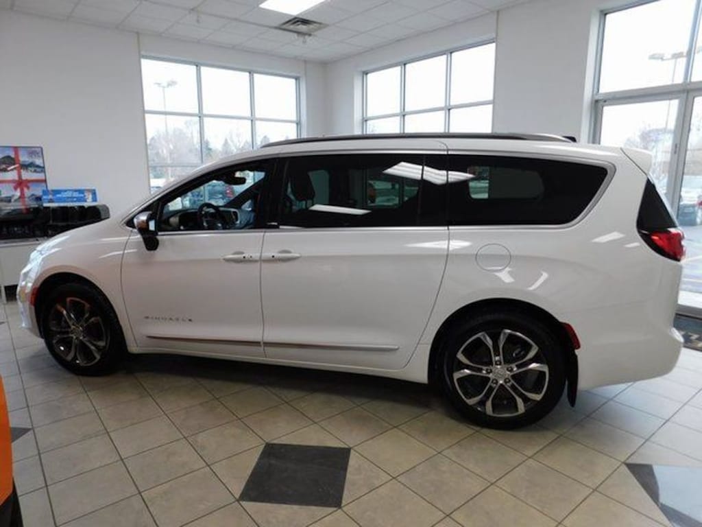 New 2026 Chrysler Pacifica Pinnacle Passenger Van