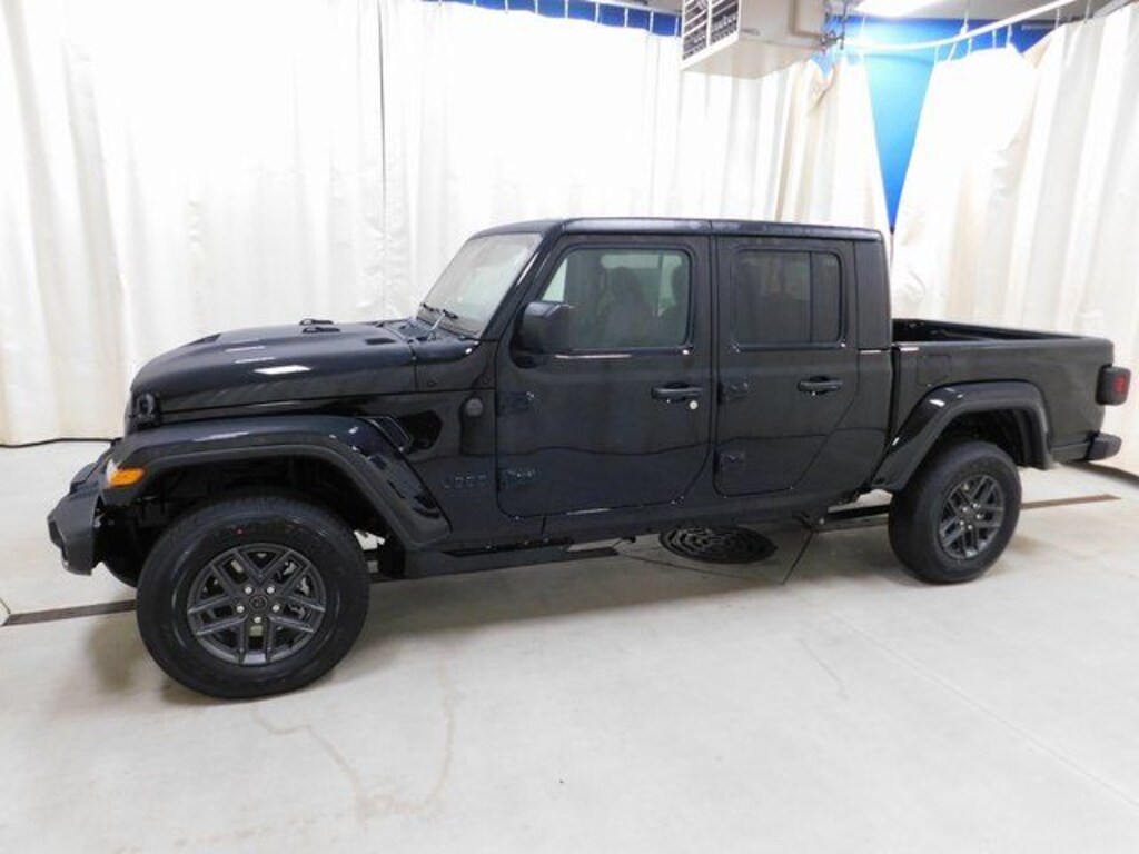 New 2026 Jeep Gladiator SPORT S 4X4 Pickup