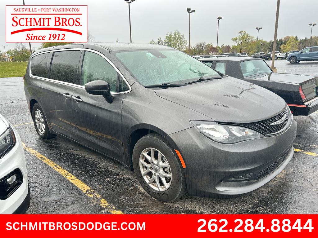 2023 Chrysler Voyager LX's photo