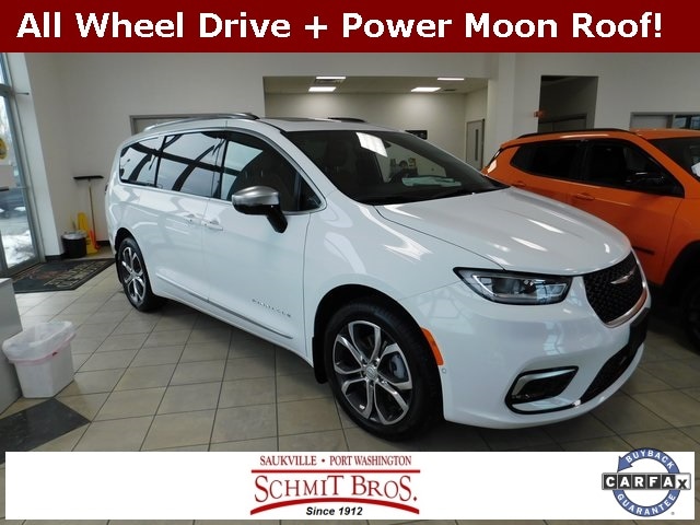2026 Chrysler Pacifica Pinnacle's photo