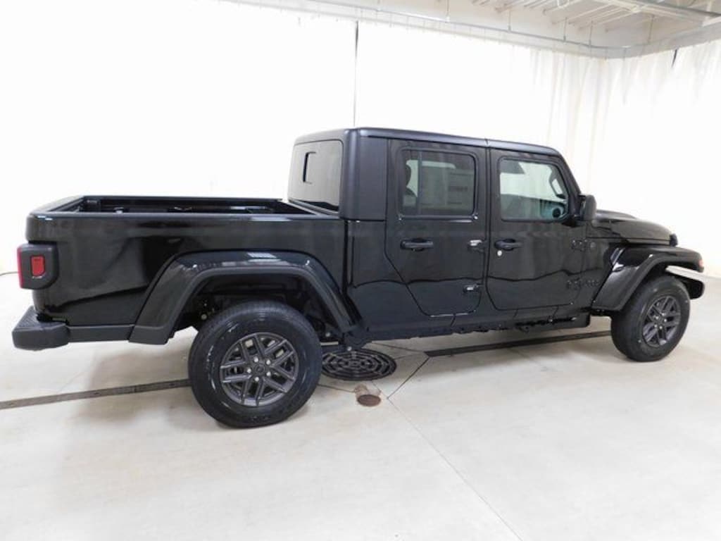 New 2026 Jeep Gladiator SPORT S 4X4 Pickup